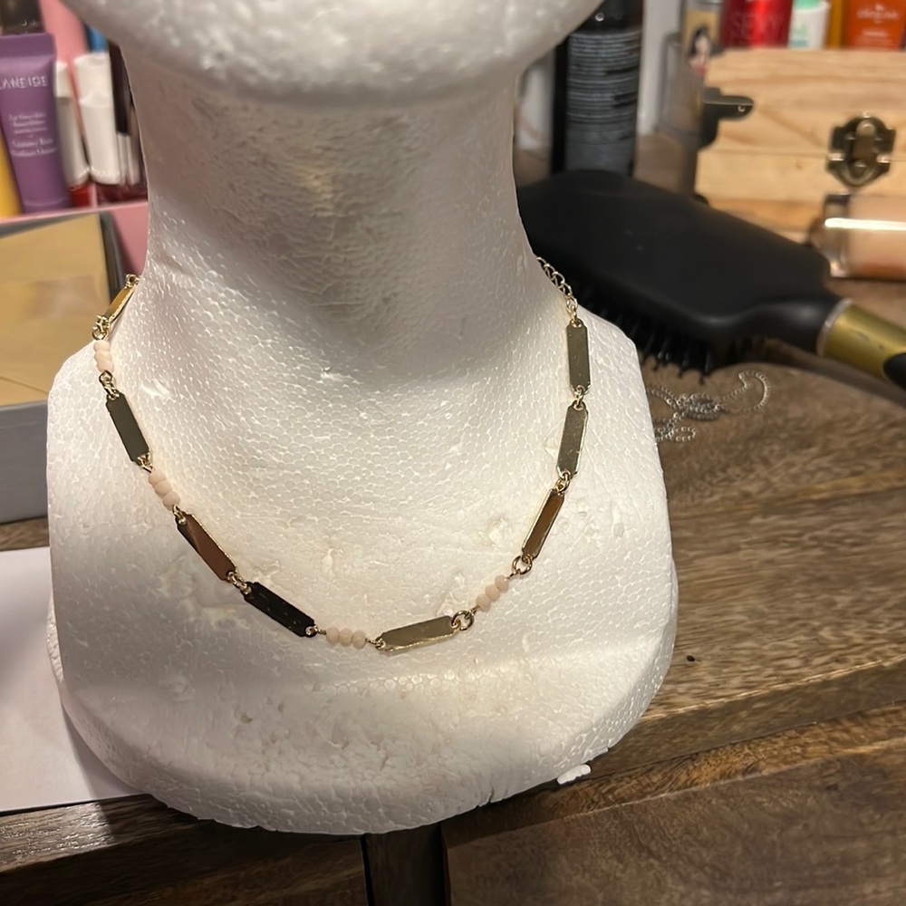 Choker gold colored necklace